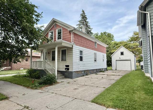 Property at 1607 N 11th St, Sheboygan, WI 53081, 3 beds, 1 bath