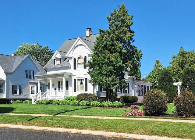 Property at 813 Richards Ave, Watertown, WI 53094, 3 beds, 2 baths