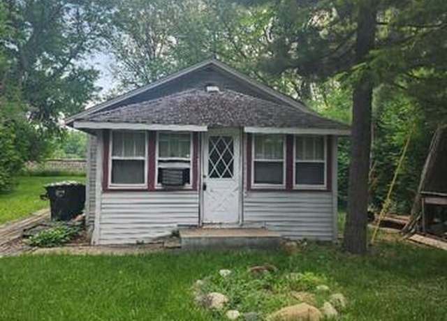 Property at 7527 Shorewood Dr, Salem, WI 53168, 4 beds, 2 baths