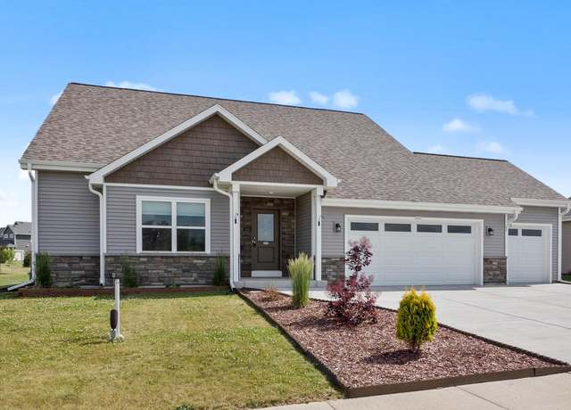 Property at 1451 Whalen Dr, Oconomowoc, WI 53066, 3 beds, 2.5 baths