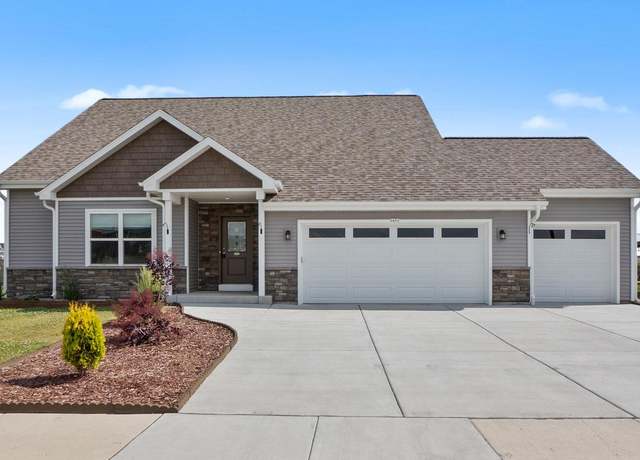 Property at 1451 Whalen Dr, Oconomowoc, WI 53066, 3 beds, 2.5 baths