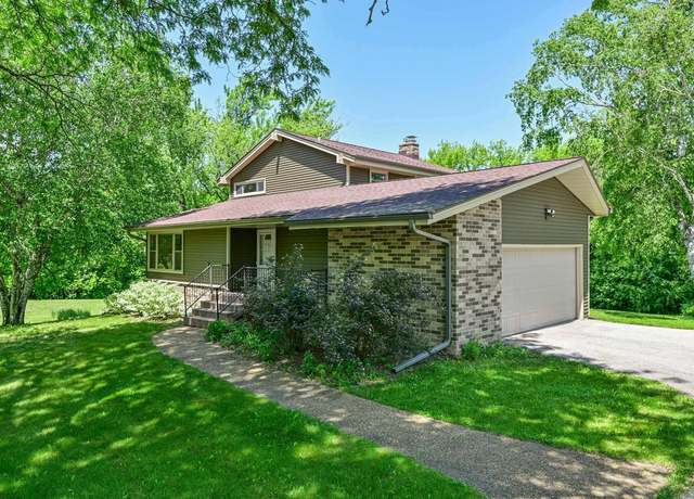 Property at 1408 Woodland Dr, Grafton, WI 53024, 3 beds, 2.5 baths
