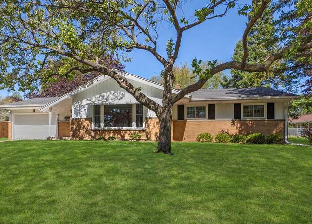 Property at 910 Cavalier Dr, Waukesha, WI 53186, 3 beds, 1.5 baths