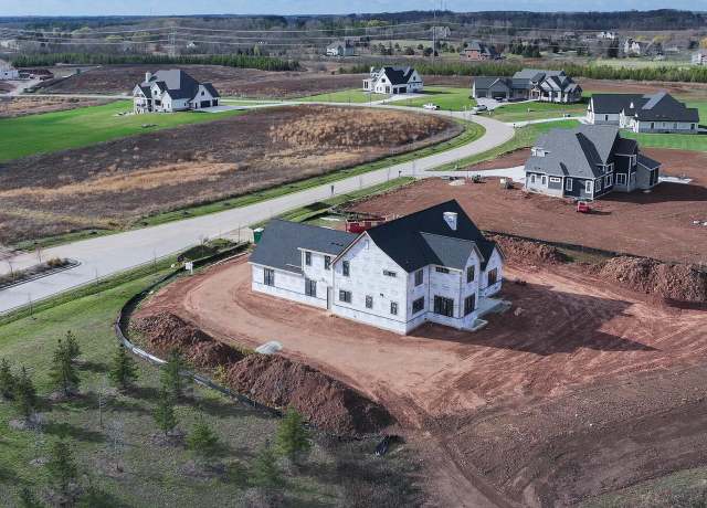 Property at 3560 W Pine View Ct, Mequon, WI 53097, 5 beds, 4.5 baths