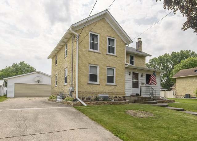 Property at 1303 S 9th St, Watertown, WI 53094, 3 beds, 2 baths