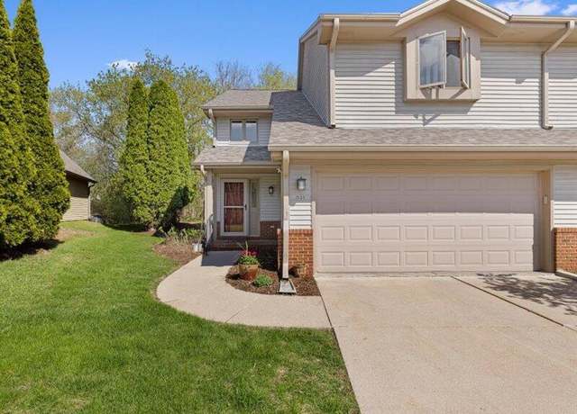Property at 521 Frederick Ct, Oconomowoc, WI 53066, 2 beds, 2.5 baths