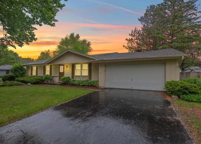 Property at 1916 Dixie Dr, Waukesha, WI 53189, 3 beds, 1.5 baths