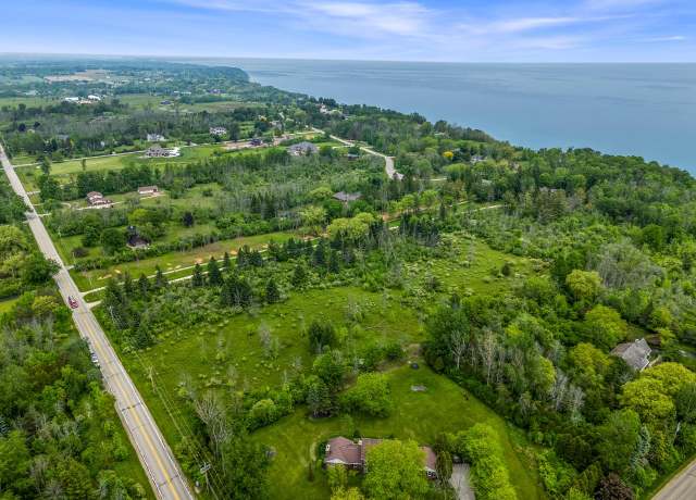 Property at 13600 N Lake Shore Dr, Mequon, WI 53092