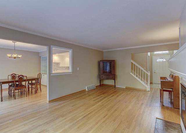 Property at 955 Armour Rd, Oconomowoc, WI 53066, 3 beds, 2 baths