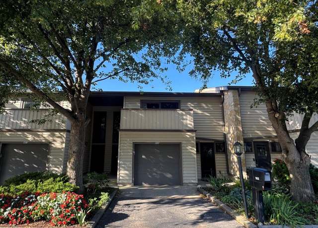 Property at 955 Armour Rd, Oconomowoc, WI 53066, 3 beds, 1.5 baths