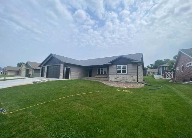 Property at 601 Grand Meadow Dr, Holmen, WI 54636, 3 beds, 2 baths