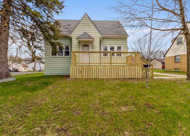Property at 4946 N 107th St, Milwaukee, WI 53225, 3 beds, 1.5 baths