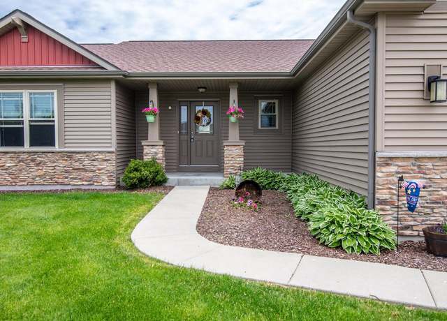 Property at N7984 Woody Ln, Ixonia, WI 53036, 3 beds, 2 baths