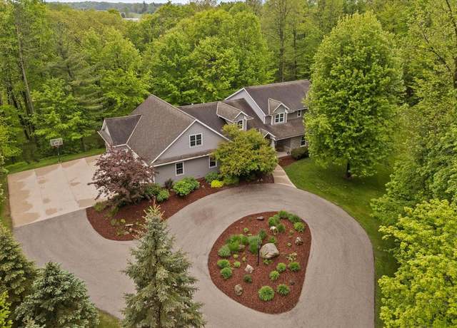 Property at 2490 S River Rd, West Bend, WI 53095, 4 beds, 3.5 baths
