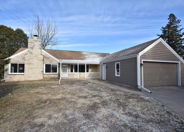 Property at 1130 Sunset Ct, Grafton, WI 53024, 3 beds, 1.5 baths