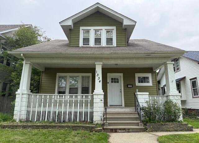 Property at 1334 Hayes Ave, Racine, WI 53405, 3 beds, 1.5 baths