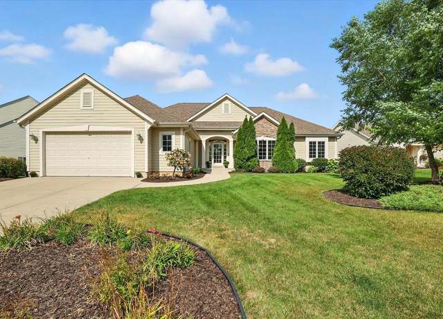 Property at 3384 W Yorkshire Cir, Franklin, WI 53132, 3 beds, 2.5 baths