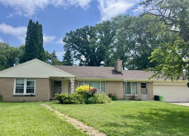 Property at 100 Joanne Dr, Brookfield, WI 53005, 3 beds, 1.5 baths