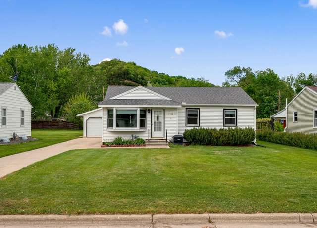 Property at 4103 Riverview Dr, La Crosse, WI 54601, 3 beds, 2 baths