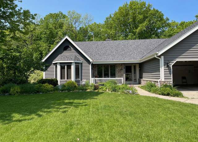 Property at 4535 S Mary Ln, New Berlin, WI 53151, 3 beds, 2 baths