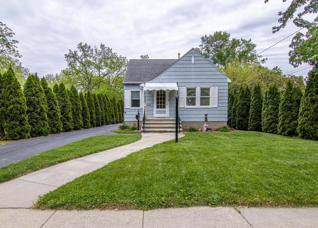 Property at 917 Whitewater Ave, Fort Atkinson, WI 53538, 3 beds, 1 bath