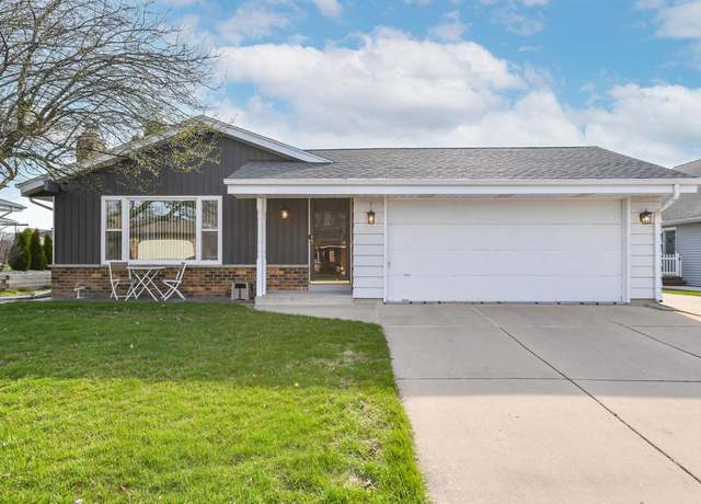 Property at 8121 61st Ave, Kenosha, WI 53142, 3 beds, 1.5 baths