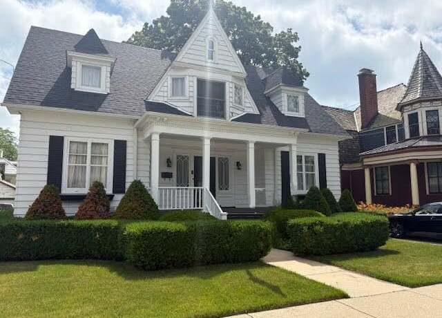 Property at 6117 5th Ave, Kenosha, WI 53143, 3 beds, 1.5 baths