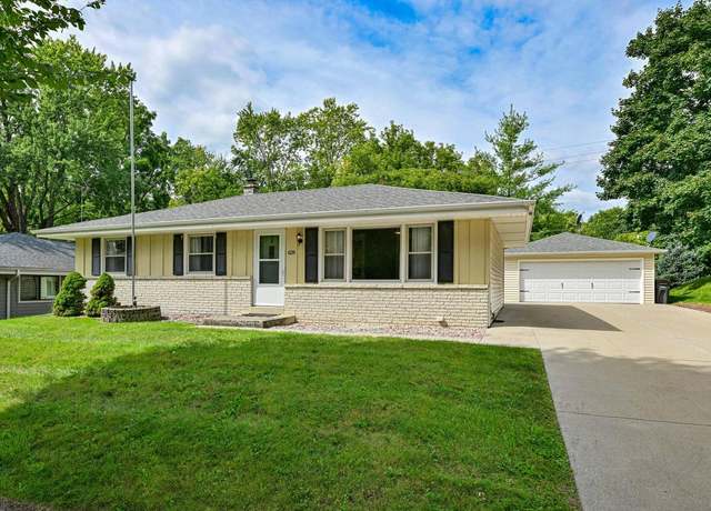 Property at 628 Greenmeadow Dr, Waukesha, WI 53188, 3 beds, 1.5 baths