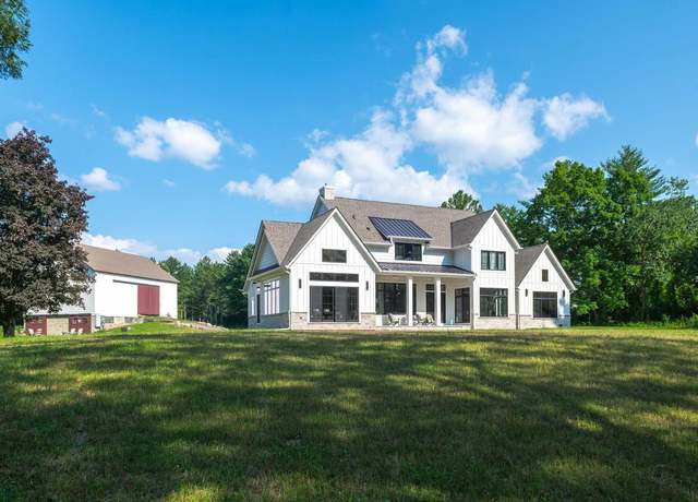 Property at 4779 Pine Meadows Ln, Hartland, WI 53029, 5 beds, 4 baths
