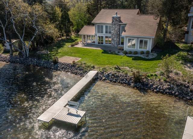 Property at 6092 N Lake Dr, West Bend, WI 53095, 3 beds, 2.5 baths