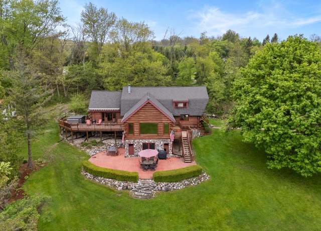 Property at 644 County Highway K, Hartford, WI 53027, 4 beds, 4.5 baths
