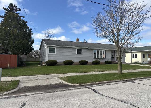 Property at 2333 9th St, Two Rivers, WI 54241, 3 beds, 1 bath
