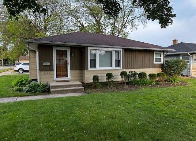 Property at 5503 44th Ave, Kenosha, WI 53144, 3 beds, 2 baths
