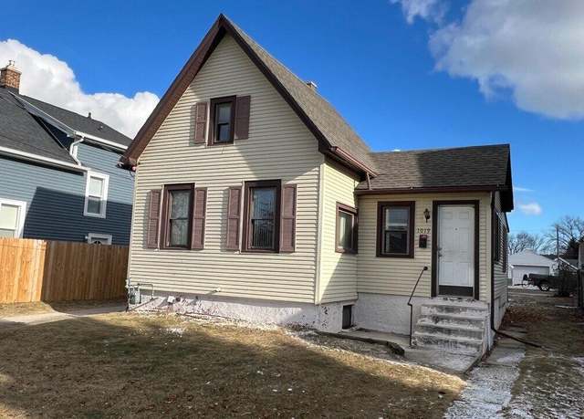 Property at 1019 N 21st St, Manitowoc, WI 54220, 2 beds, 1 bath