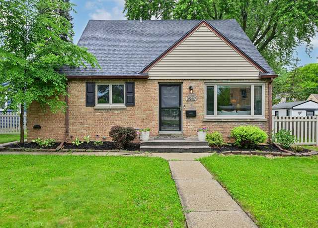 Property at 2937 N 81st St, Milwaukee, WI 53222, 3 beds, 1.5 baths