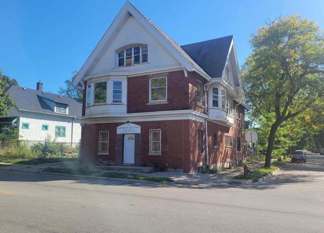 Property at 539 W Burleigh St, Milwaukee, WI 53212, 4 beds, 2.5 baths