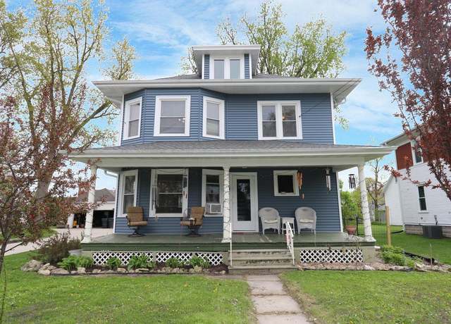 Property at 829 Center Ave, Oostburg, WI 53070, 4 beds, 1.5 baths