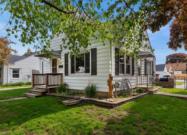 Property at 3672 S 23rd St, Milwaukee, WI 53221, 3 beds, 1 bath