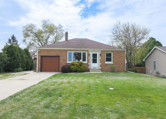 Property at 6616 60th Ave, Kenosha, WI 53142, 2 beds, 2 baths
