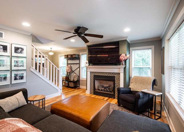 Property at 1900 S 94th St, West Allis, WI 53227, 3 beds, 1.5 baths