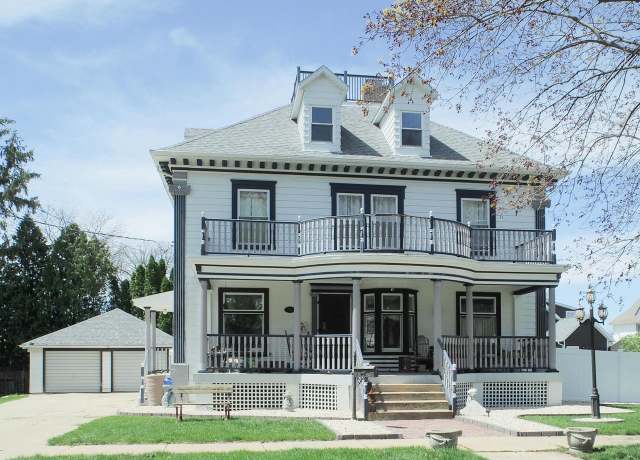Property at 812 S 7th St, Watertown, WI 53094, 6 beds, 2.5 baths