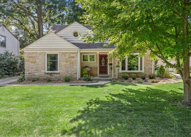 Property at 4925 W Jackson Park Dr, Milwaukee, WI 53219, 3 beds, 1.5 baths