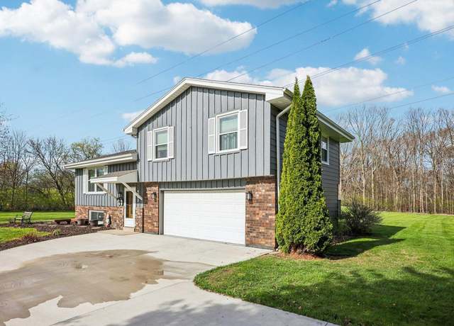 Property at 4495 S Valley Ln, New Berlin, WI 53146, 3 beds, 1.5 baths