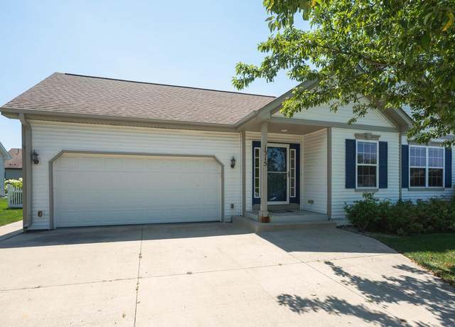 Property at 1315 E Pinecrest Ln, Elkhorn, WI 53121, 3 beds, 2 baths