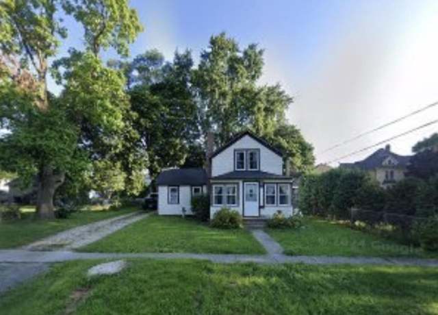 Property at 10 W Rockwell St, Elkhorn, WI 53121, 2 beds, 1 bath