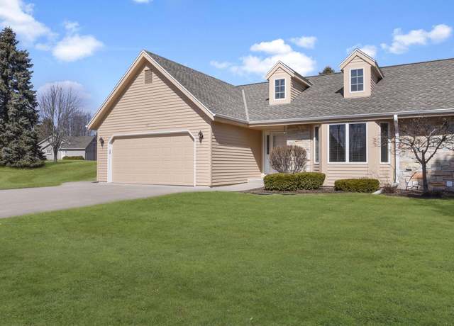 Property at 1521 Ridgewood Dr, West Bend, WI 53095, 2 beds, 3 baths