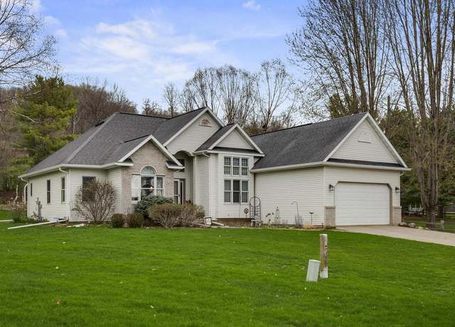 Property at 2809 Prairie Clover Pl, Onalaska, WI 54650, 4 beds, 3 baths