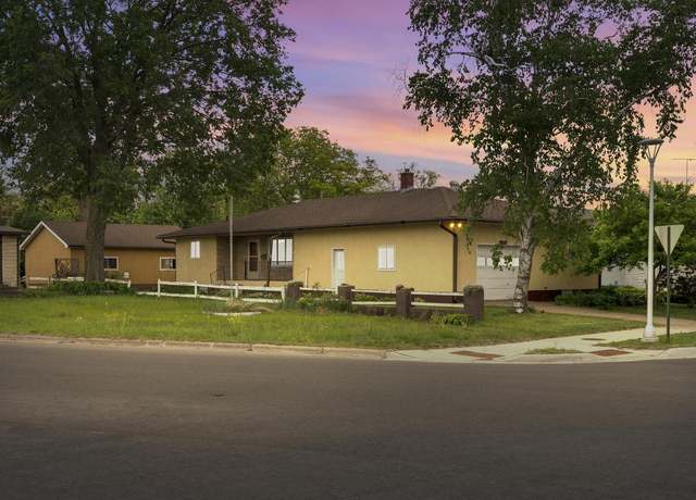 Property at 2530 Onalaska Ave, La Crosse, WI 54603, 4 beds, 1.5 baths