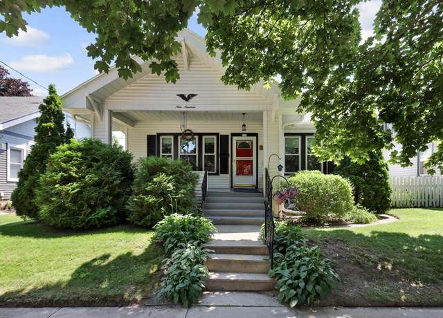 Property at 919 N 15th St, Manitowoc, WI 54220, 4 beds, 2 baths