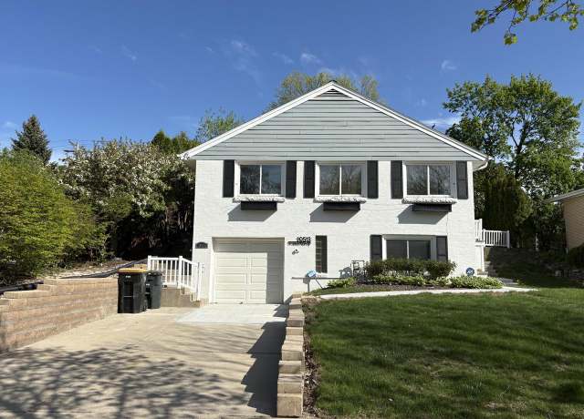 Property at 10513 W Grantosa Dr, Wauwatosa, WI 53222, 3 beds, 2 baths